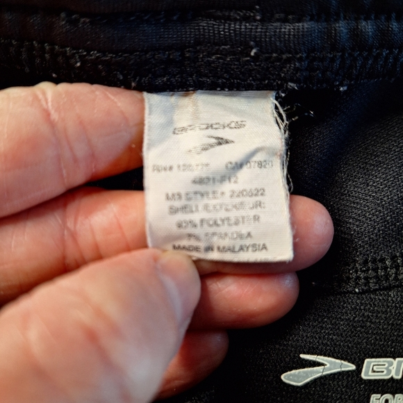Brooks athletic shorts - Picture 8 of 9